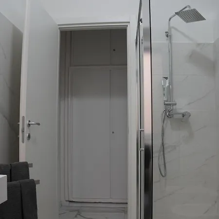 Lela's - Puglia Mia Group Apartment Rome